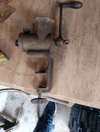 Solo venta persona Picadora carne manual antigua