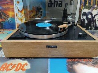Tocadiscos Technics japonés