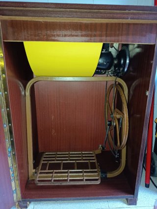 Máquina de coser antigua Alfa