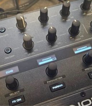 Denon DJ Prime 4+ Controlador DJ