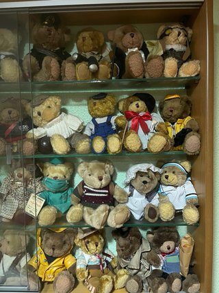 Lote 36 orsetti di "The Teddy Bear Collection" RBA