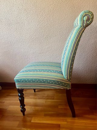 Silla antigua estilo victoriano retapizada