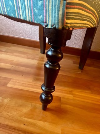 Silla antigua estilo victoriano retapizada