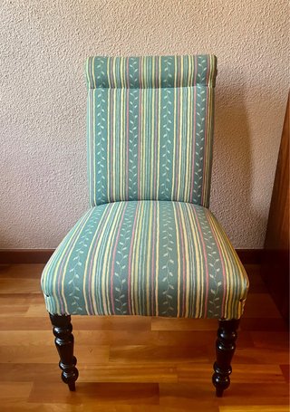 Silla antigua estilo victoriano retapizada