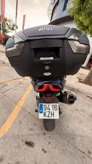 Kymco AK 550 Maxi Scooter Azul. En buen estado.