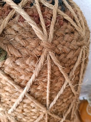 Damajuana antigua forrada a mano