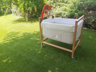 Cuna de madera para bebé