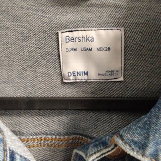 Cazadora vaquera Bershka desgastada Talla M