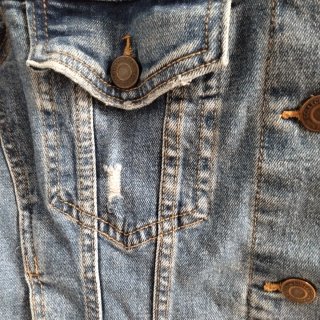Cazadora vaquera Bershka desgastada Talla M
