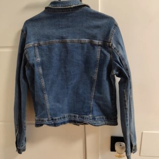 Cazadora vaquera Bershka desgastada Talla M