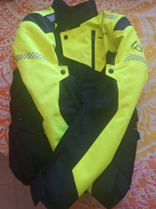Chaqueta de moto con protecciones