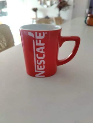 Taza Nescafé Roja
