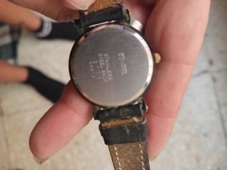 Reloj Duward Cuarzo Negro y Dorado