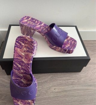 Sandalias Gucci Moradas y Multicolor