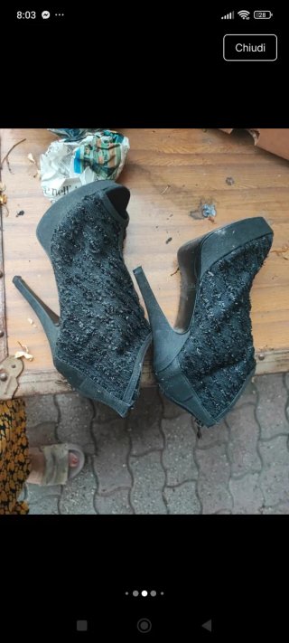 Tronchetto nero con tacco