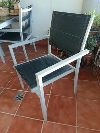 Mesa de jardín con 4 sillas