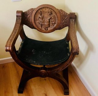 Silla antigua tallada estilo - replica Felipe II.