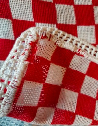 Centrotavola uncinetto rosso e bianco