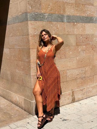 Vestido largo beige con encaje