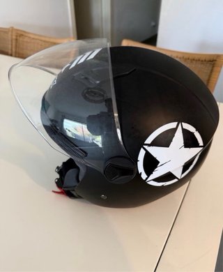 Casco Jet Negro con Visera