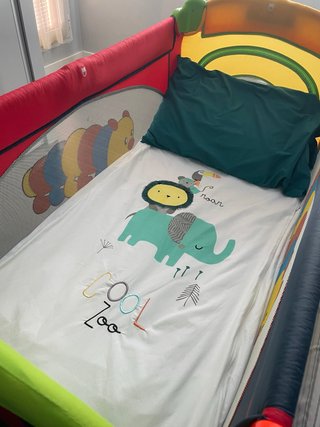 Cuna de viaje con colchón y fundas