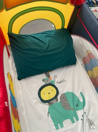 Cuna de viaje con colchón y fundas