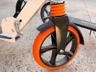 Patinetes infantiles con ruedas grandes