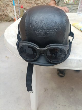 Casco Harley-Davidson Negro con Gafas