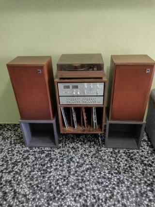 Altavoces Vintage Marrones y Negros