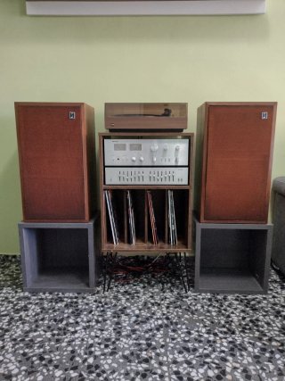 Altavoces Vintage Marrones y Negros