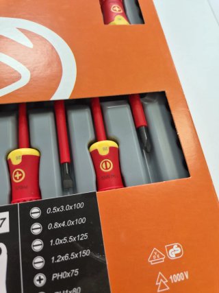 bahco b220.007 juego de 7 destornilladores aislado