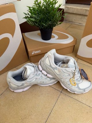 Zapatillas Asics Talla 42 Gris y Rosa