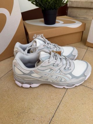 Zapatillas Asics Talla 42 Gris y Rosa