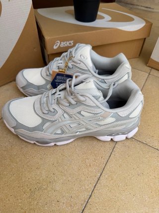 Zapatillas Asics Talla 42 Gris y Rosa