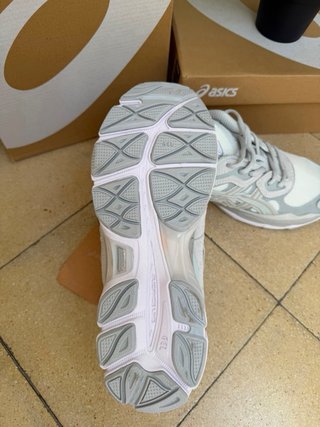 Zapatillas Asics Talla 42 Gris y Rosa