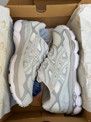 Zapatillas Asics Talla 42 Gris y Rosa