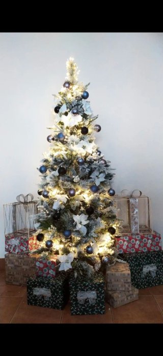 Árbol de Navidad Nevado con Luces y Adornos. 180cm