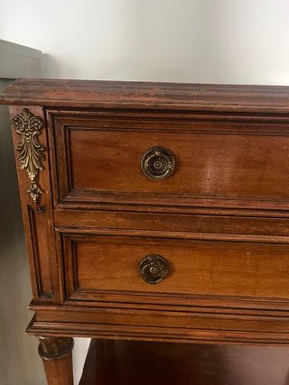 Comodini antichi in legno e metallo