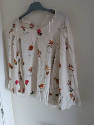 Blusa estampada mangas campana