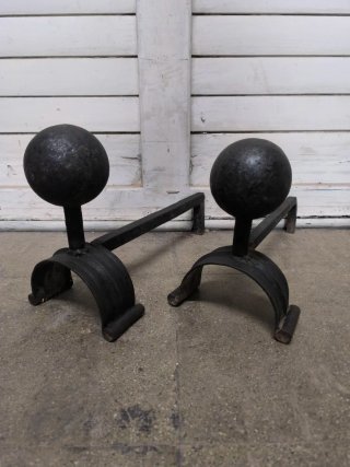 Morillos para chimenea. bolas de cañón anttiguas