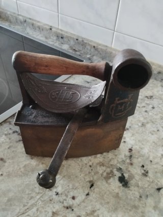 Plancha antigua de hierro