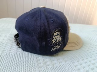 Gorra Y/OUT azul y beige