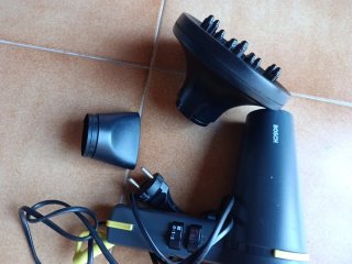 Secador de pelo Bosch negro