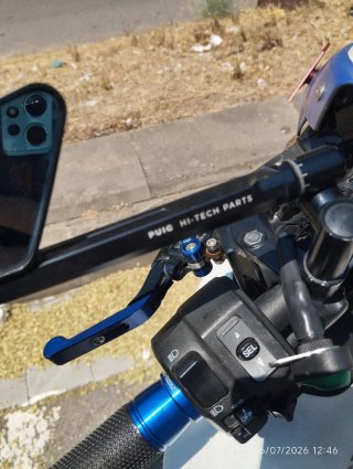 Moto siempre en garaje.