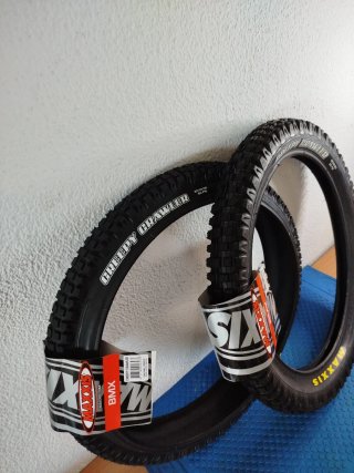 Neumáticos Maxxis Creepy Crawler