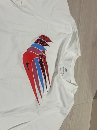 Camiseta Nike Blanca Logo Multicolor