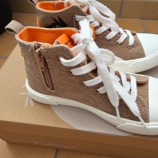 Zapatillas Altas Marrones con Dibujo