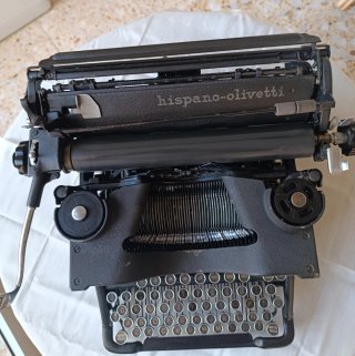 Máquina de escribir Hispano Olivetti M40
