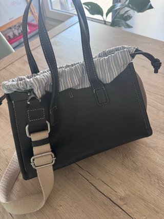 Bolso Zara Negro con Asa Larga