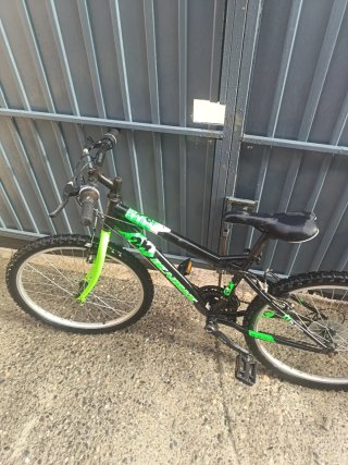 Bicicleta Montaña 24 Negra y Verde en buen estado